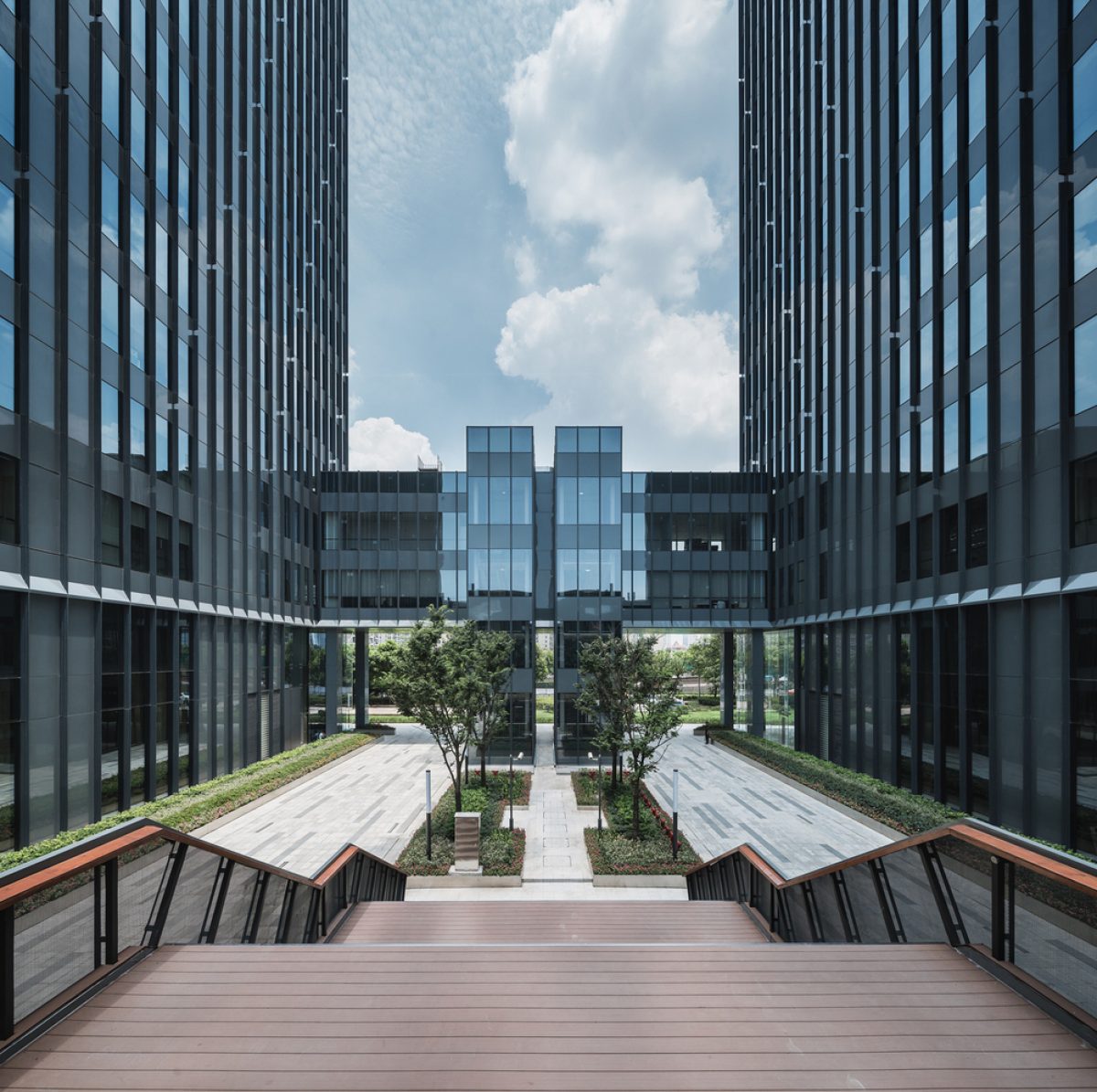 The New Bund World Trade Center Phase 1 2