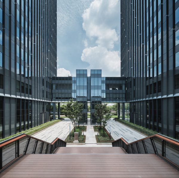 The New Bund World Trade Center Phase 1 2