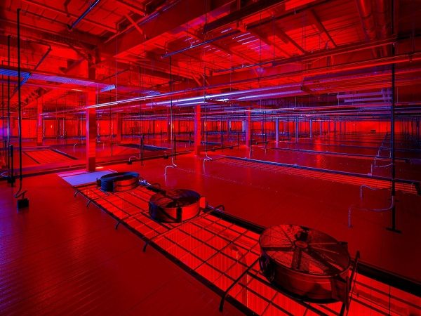 Switch Supernap 7 Data Centre Air Vacuum Space