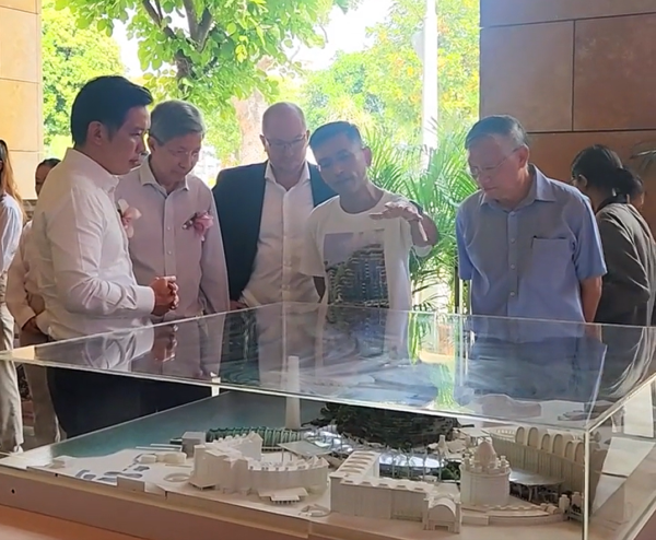 T w Minister Of State Alvin Tan and RWS CEO Mr Tan