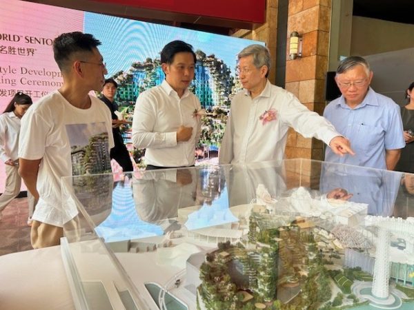 Terence with the CEO and minister for tourism and trade